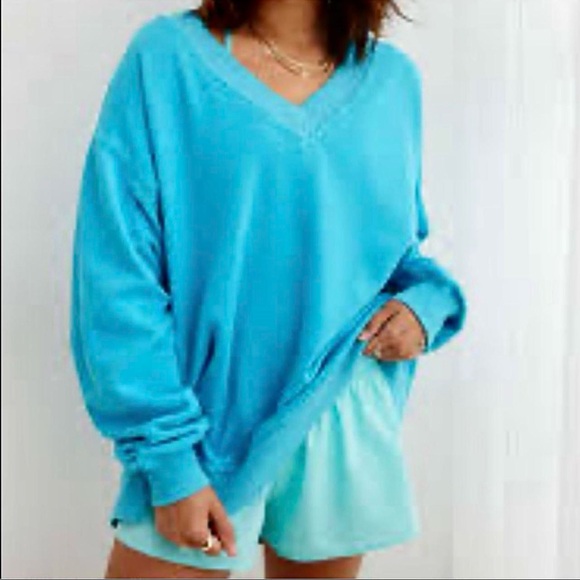 aerie Tops - Oversized Rare Vibrant Bright Turquoise Blue V-Neck Sweatshirt M